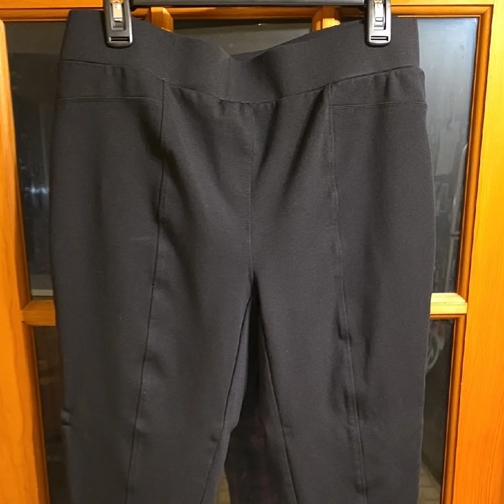Intro. Black Ankle Pants - Picture 6 of 6